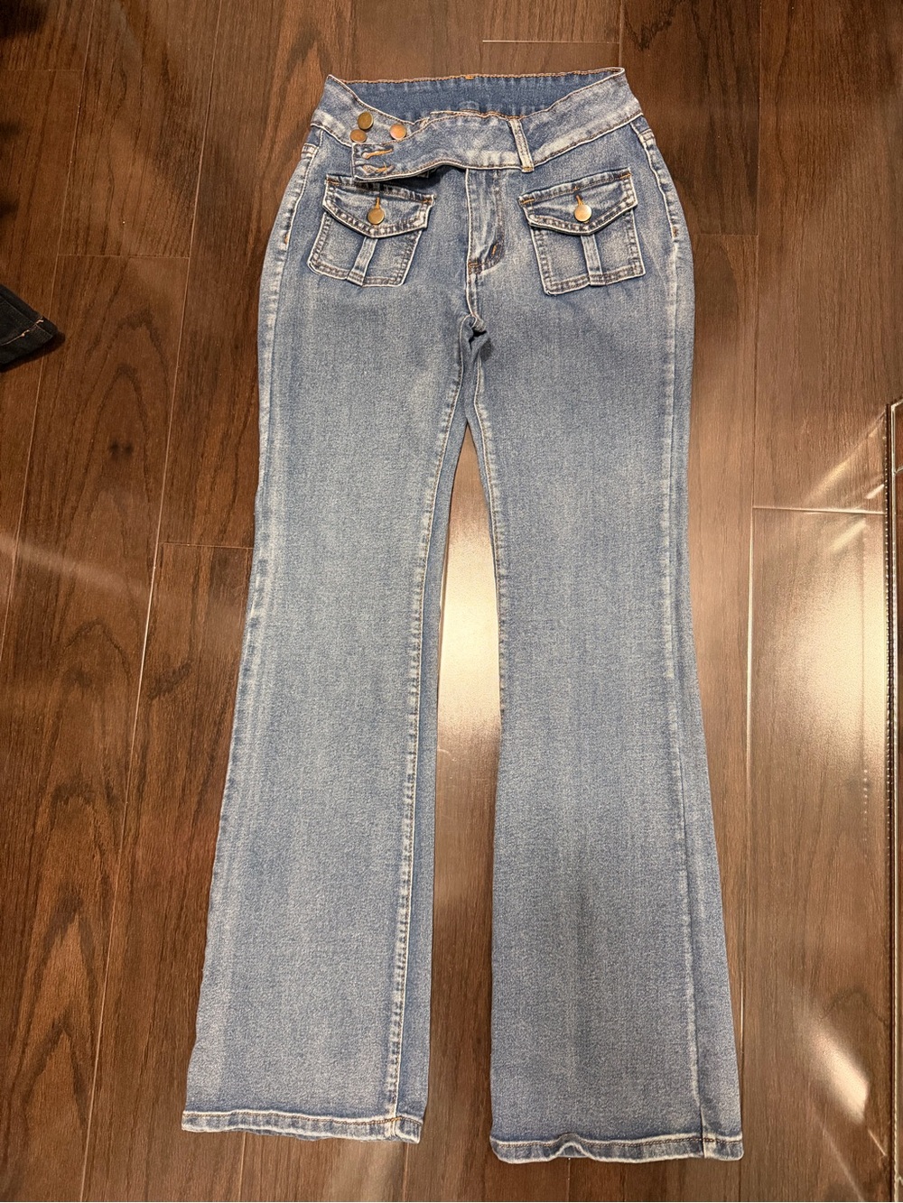 High-Rise Light Blue Women's Jeans with Front Flap Pockets